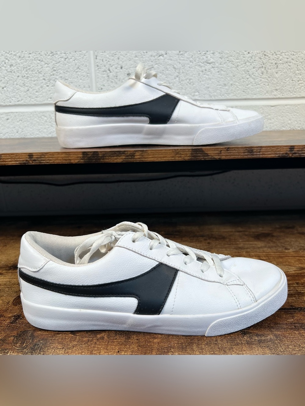 Rachel Zoe Sneaker Athleisure White Black Low Top Lace Up Casual Women's 9